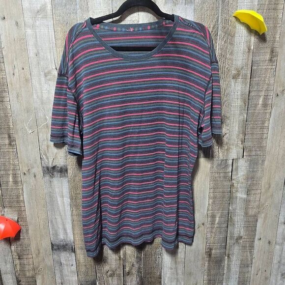 Lululemon Men's Basic Tee Shirt Crew Multi Color Stripe Logo Gym Comfort - Picture 1 of 4
